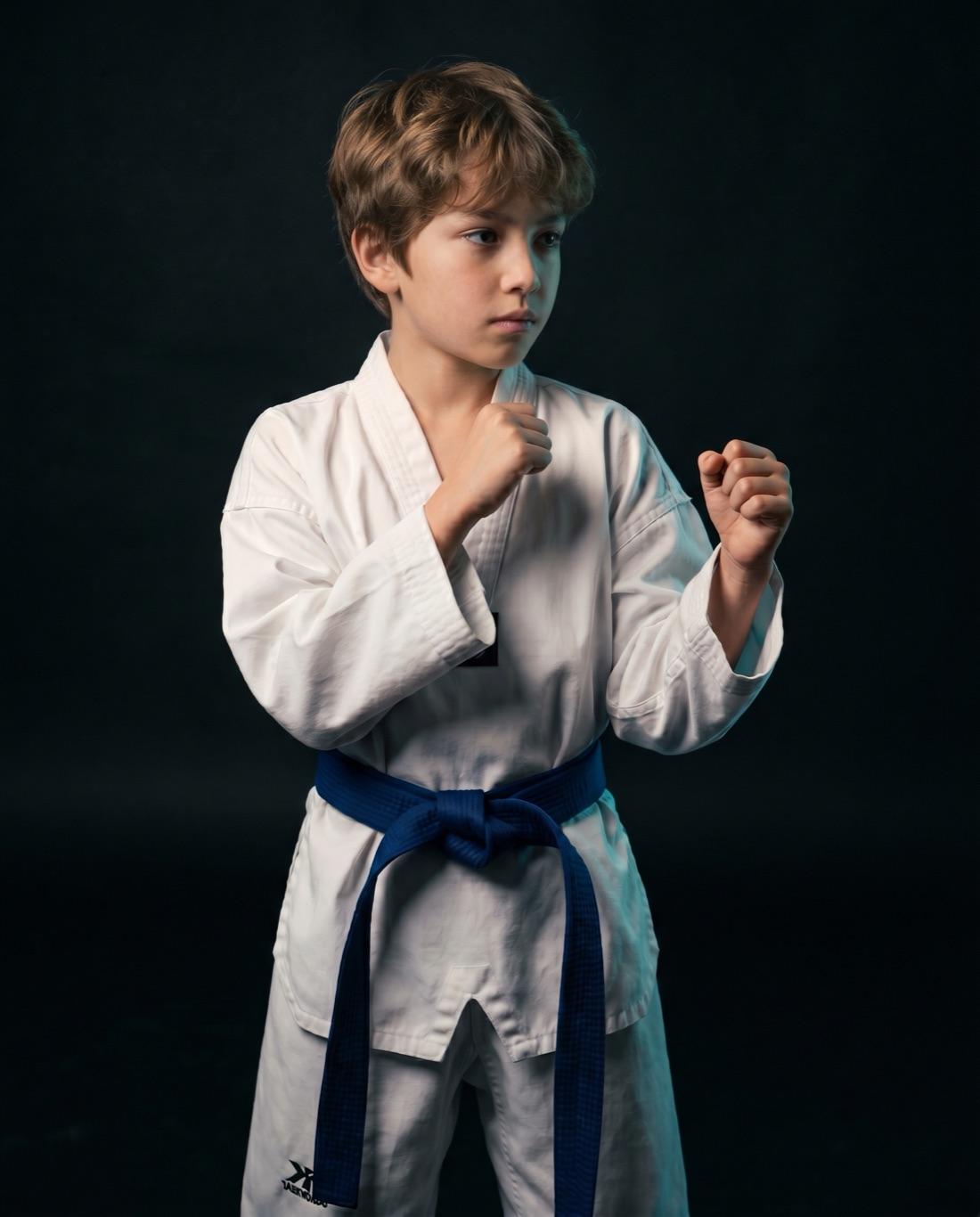 Twist Taekwondo Schülerin im Dobok